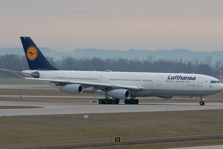 A Lufthansa bővít, pilótái tovább sztrájkolnak
