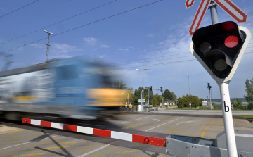 Harmadával csökkent a balesetek száma a vasúti átjárókban