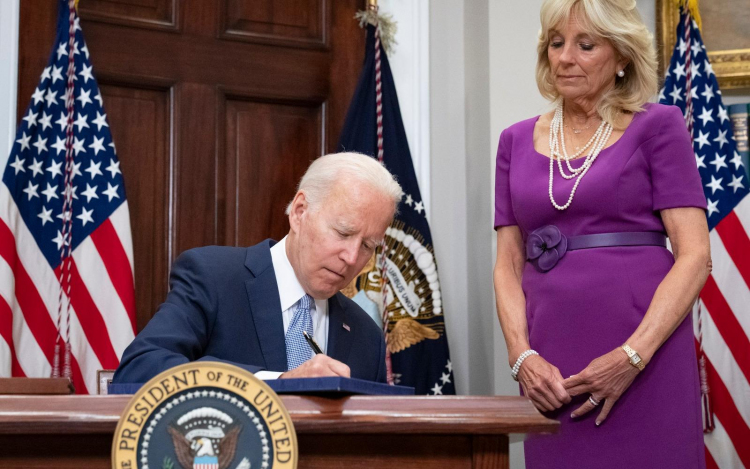 Joe Biden felesége és lánya is felkerült az orosz feketelistára
