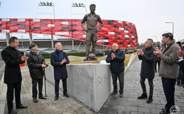 Felavatták Bozsik József egész alakos bronzszobrát
