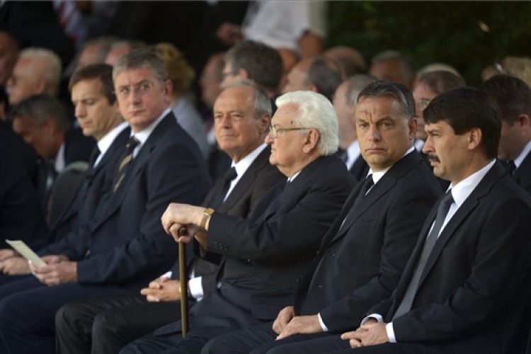 Horn Gyula temetése - Örök nyugalomra helyezték a volt kormányfőt