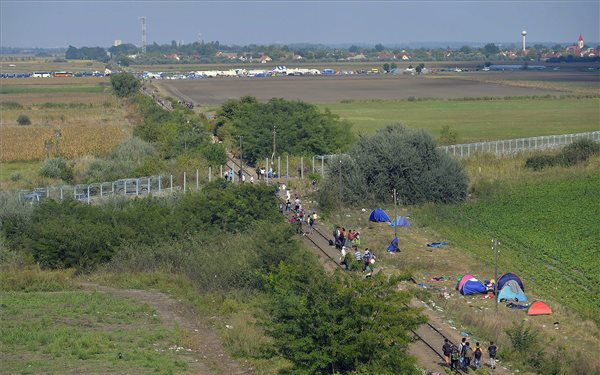 Riadót rendelt el négy megyei rendőrség a migránsok miatt