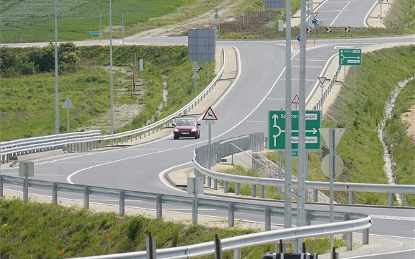 Átadták a Sopront északnyugat felől elkerülő utat