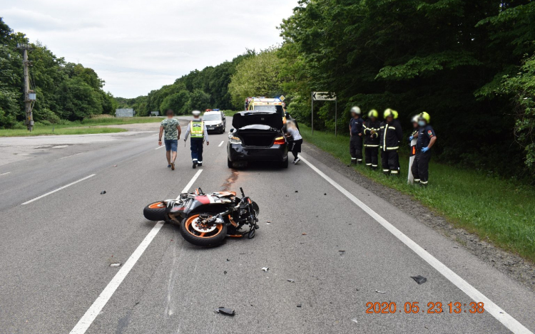 Ötvenmillió forintnyi kokain volt egy balesetező motoros hátizsákjában