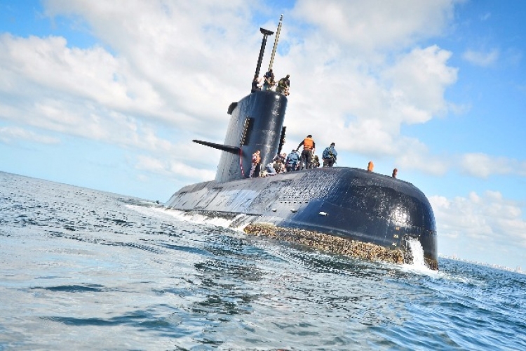 Eltűnt egy argentin tengeralattjáró – Többször is jelzett