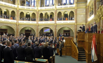 Húsz előterjesztésről dönt a parlament