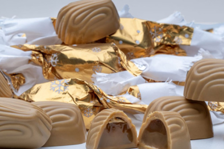 Karamellizált fehércsokoládéval bevont kekszes-karamellás édesség lett az év szaloncukra